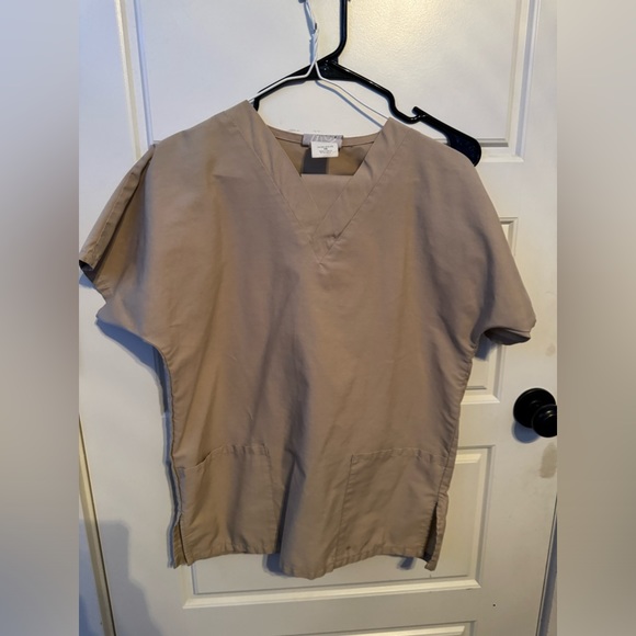 Scrubs from mobb and FUNDAMENTALS - Picture 4 of 12